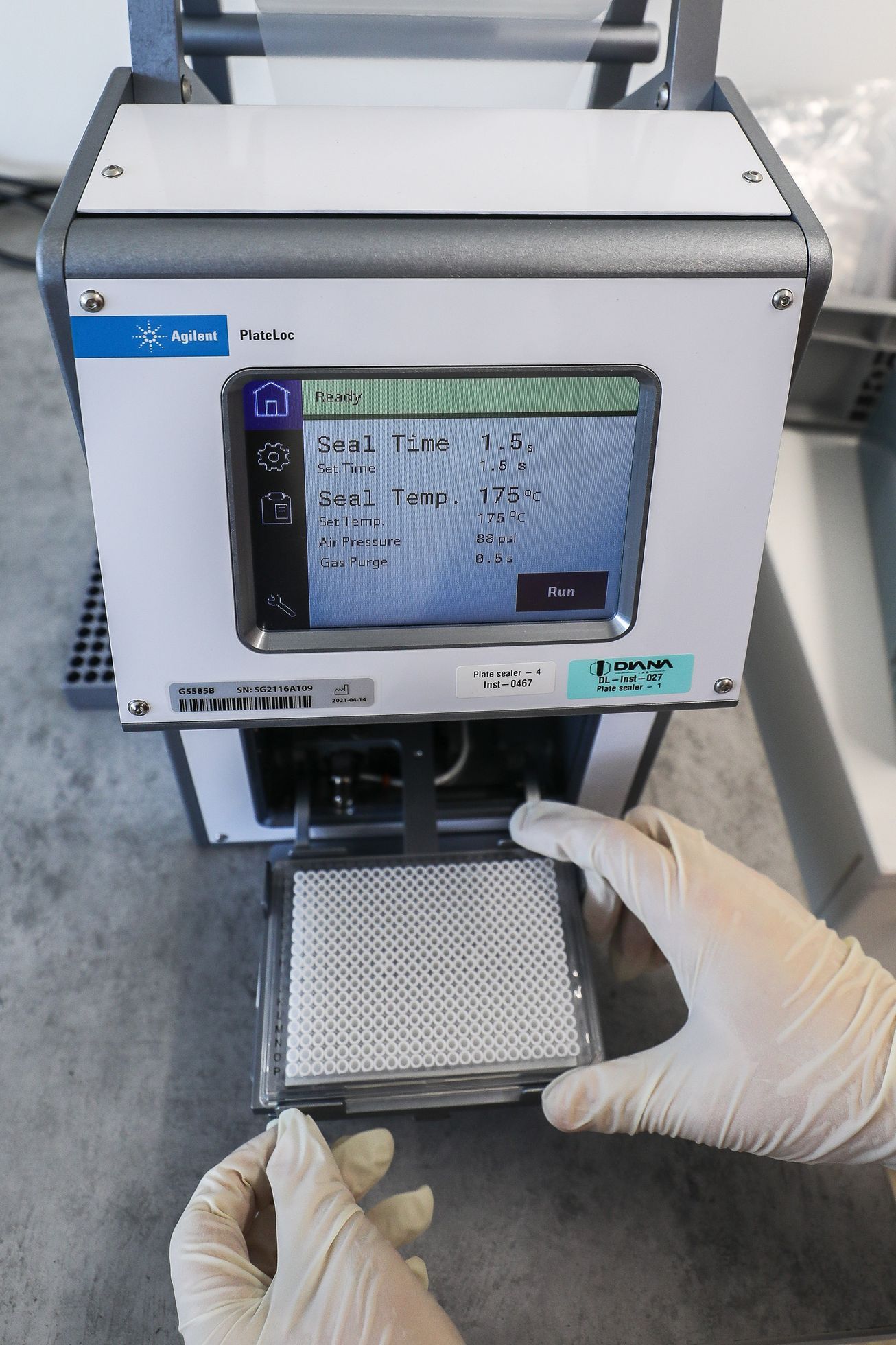 Výrobce PCR testů Diana Biotechnologies, laboratoř, koronavirus, nemoc, testování, laborant