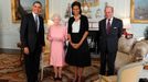 Americký prezident Barack Obama s manželkou Michelle u britského královského páru. Královna Alžběta II. a vévoda z Edinburghu, princ Philip, je přijali v Buckinghamském paláci.