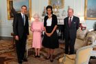Americký prezident Barack Obama s manželkou Michelle u britského královského páru. Královna Alžběta II. a vévoda z Edinburghu, princ Philip, je přijali v Buckinghamském paláci.
