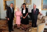 Americký prezident Barack Obama s manželkou Michelle u britského královského páru. Královna Alžběta II. a vévoda z Edinburghu, princ Philip, je přijali v Buckinghamském paláci.