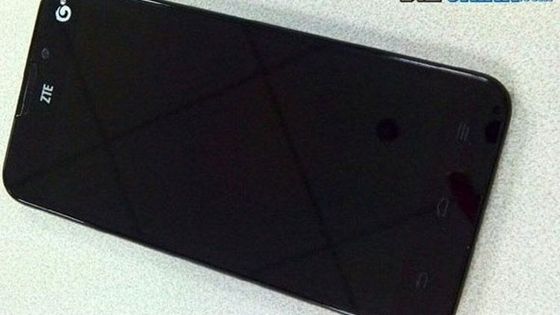 Hardwarium: Asus PadFone 2, centrum domácí zábavy UNU