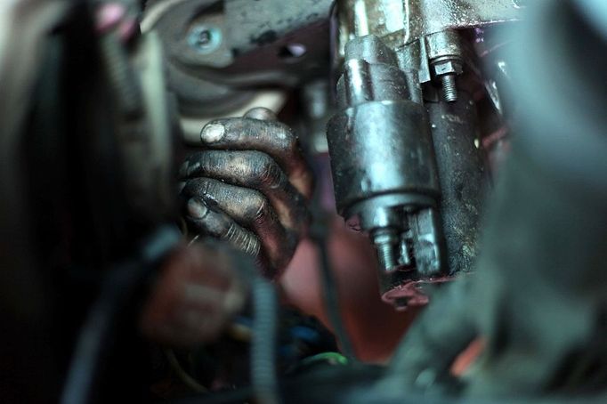 Middle East News - June 4, 2013 June 4, 2013 - Gaza City, Gaza Strip, Palestinian Territory - A young Palestinian repairs a car in Gaza city, June 04, 2013. Child labor is widespread in the Gaza Strip because of the high rates of poverty and unemployment, according to reports