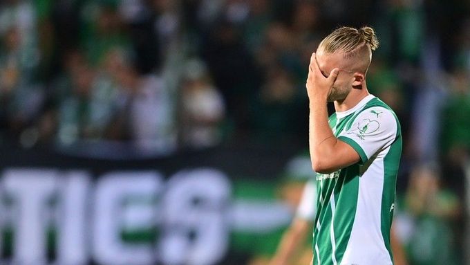 Václav Drchal nechápe, jak mohl sám před prázdnou brankou selhat.