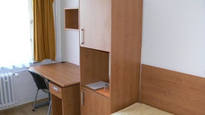 Novým nábytkem jsou od loňského roku vybaveny například Kounicovy koleje. Za dvoulůžkový zrekonstruovaný pokoj nyní student zaplatí kolem 3600 korun.