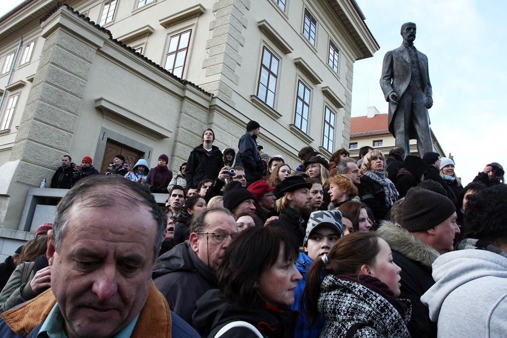 Smuteční průvod s ostatky Václava Havla