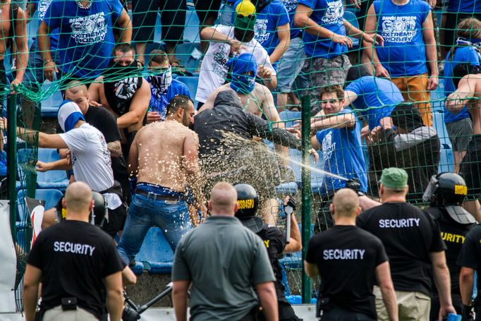 Výstižnosti fanoušků Baníku Ostrava ve Zlíně