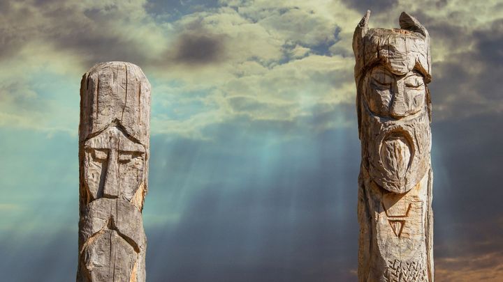 Slunce se rodí o zimním slunovratu, o letním umírá. Už pohané koledovali, říká vědec