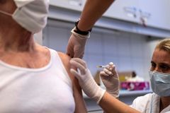 Brusel přiznává chaos v platnosti očkování napříč EU, krok Rakouska nemůže zvrátit