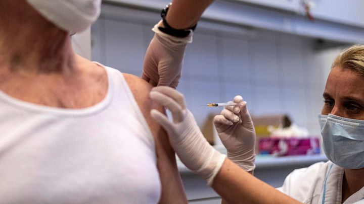 Brusel přiznává chaos v platnosti očkování napříč EU, krok Rakouska nemůže zvrátit; Zdroj foto: Reuters