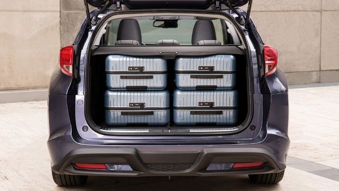 V nové Hondě Civic Tourer můžete odvézt opravdu hodně věcí na dovolenou.