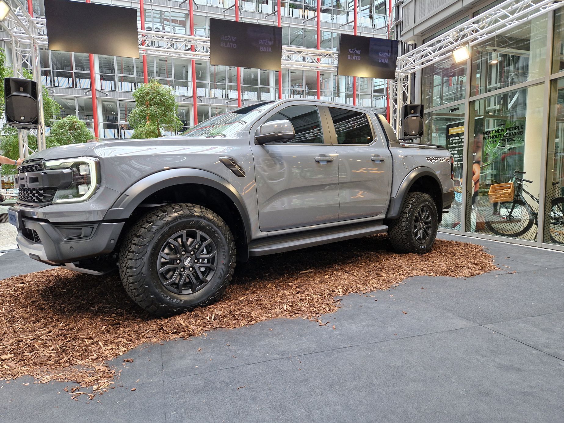 Ford Ranger Raptor živě Praha