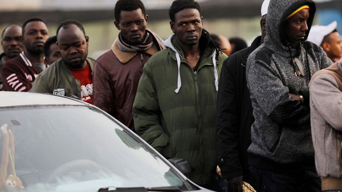 Afričtí migranti v izraelském městě Bnej Brak u Tel Avivu.