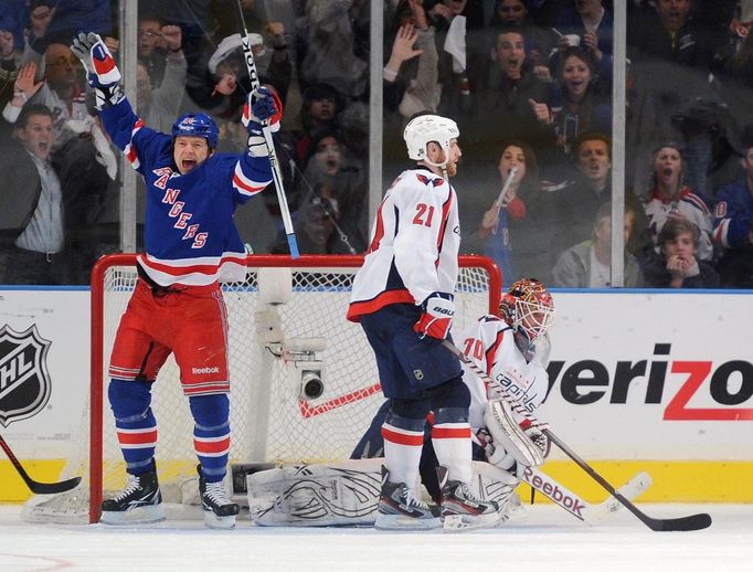 NHL: NY Rangers - Washington Capitals, 1. zápas (Ruslan Fedotěnko, oslava)