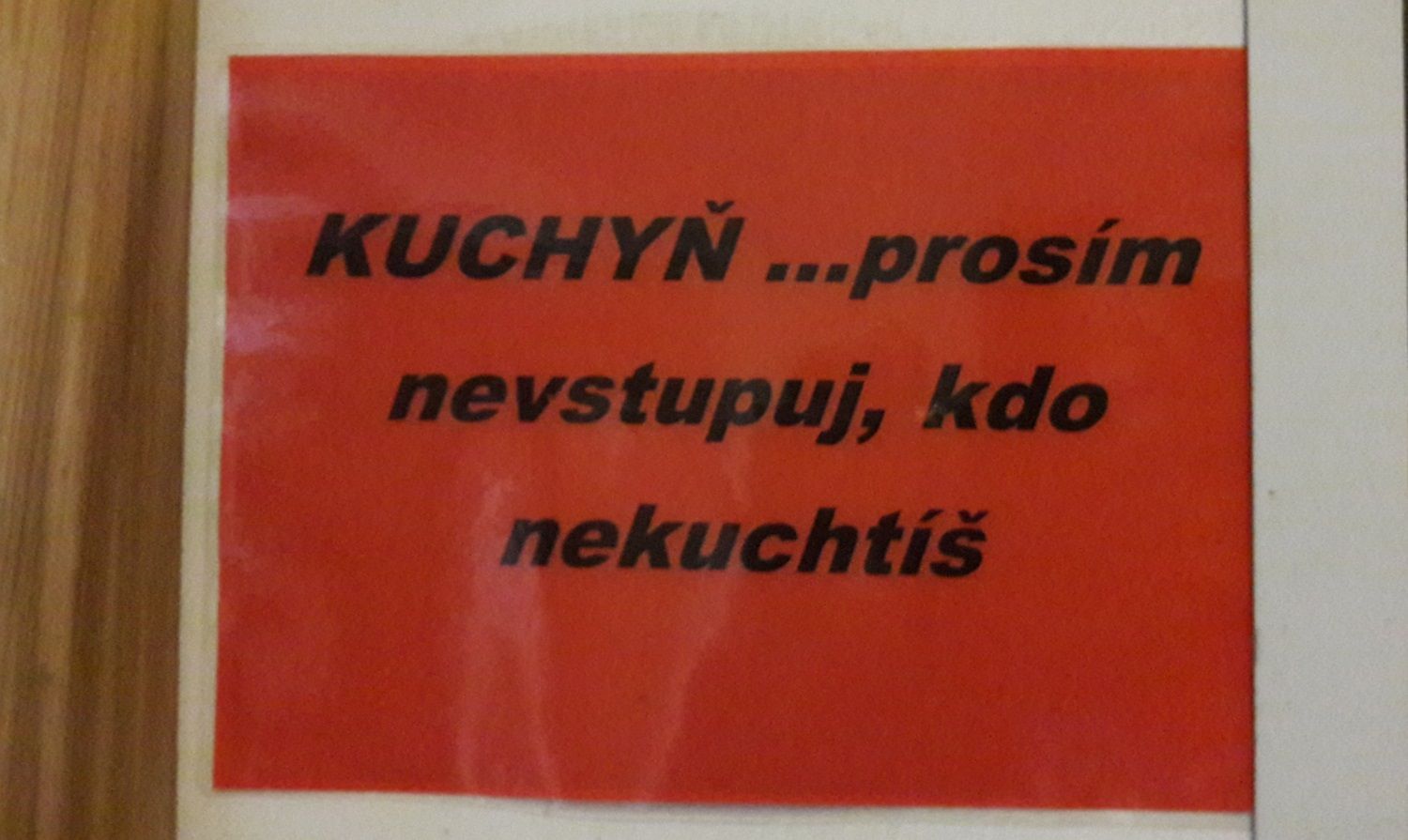 Cedule, vzkazy, názvy obchodů