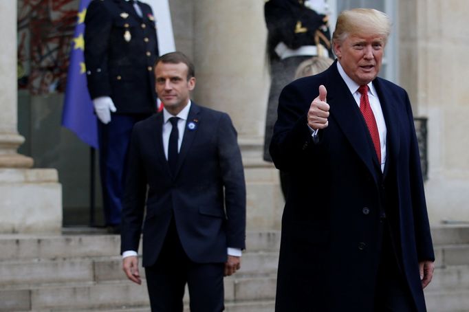 Donald Trump odchází z Elysejského paláce po schůzce s francouzským prezidentem Macronem.