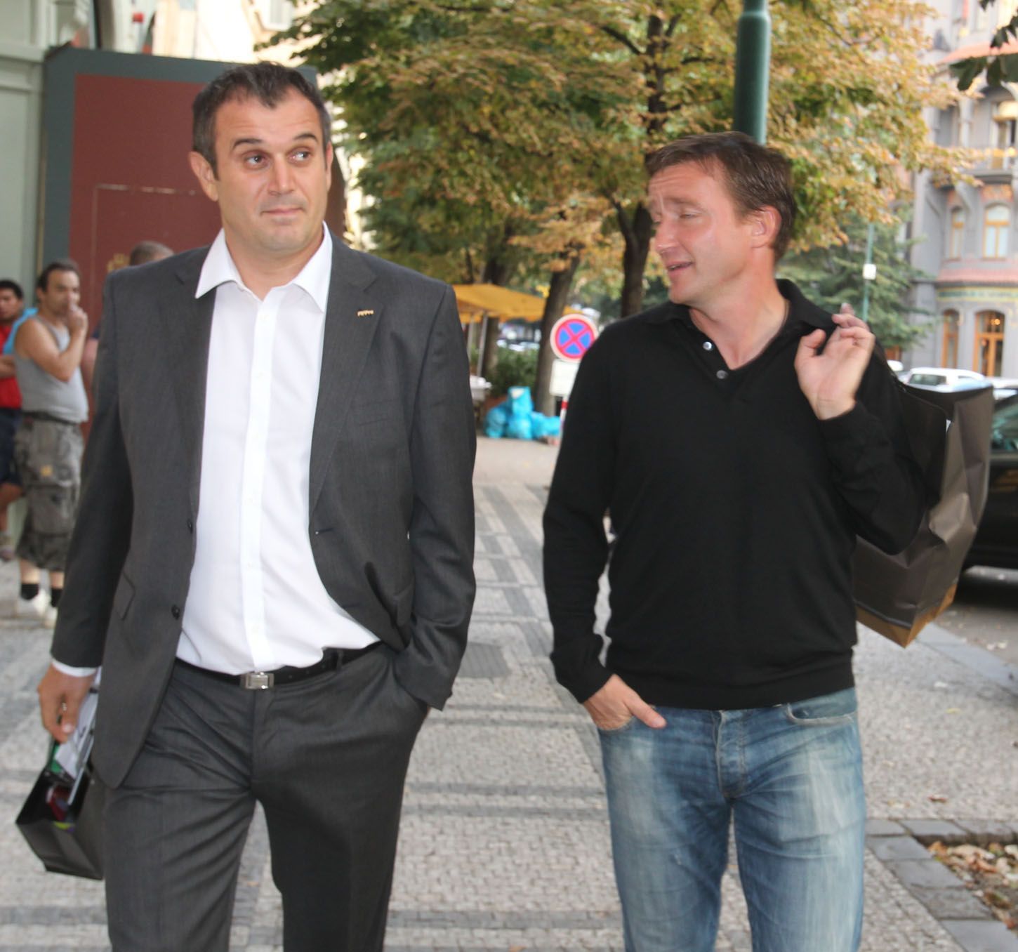 Křest fotbalového kalendáře za účasti fotbalových celebrit v září 2012. (Vladimír Šmicer)