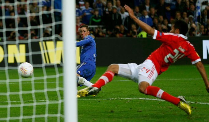 Fotbal, finále Evropské ligy, Chelsea - Benfica: Fernando Torres dává gól na 1:0