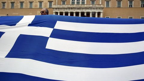 Řecko eurozónu dřív nebo později opustí, tvrdí ekonom