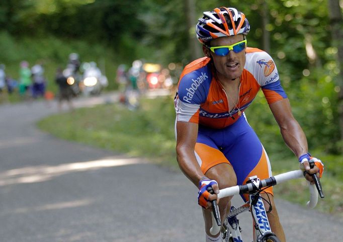 Španělský cyklista Luis Leon Sanchez ze stáje Rabobank jede během desáté etapy Tour de France 2012.