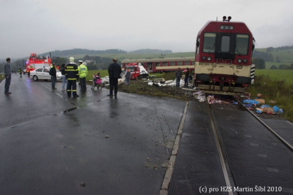 Střet vlaku a kamionu