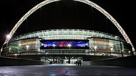 FOTO Wembley osiřelo. Z Londýna je válečná zóna