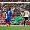 ME 2016, Francie-Německo: Antoine Griezmann dává gól z penalty na 1:0