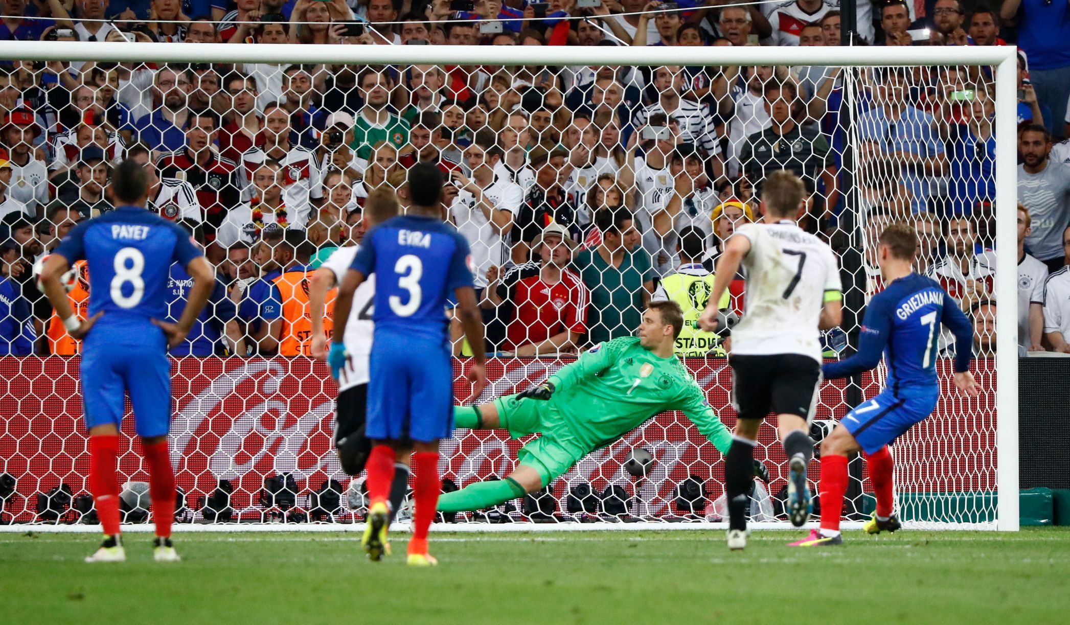 ME 2016, Francie-Německo: Antoine Griezmann dává gól z penalty na 1:0