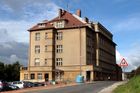 Ke slavnostnímu otevření školy došlo na podzim roku 1937. V západních Čechách šlo tehdy údajně o jednu z nejkrásnějších a nejmodernějších školních budov.