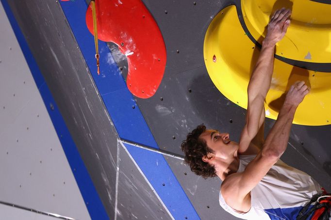 Sportovní lezec Adam Ondra ve finále na OH 2020