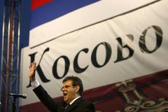 Srbské vládě hrozí rozpad. Kvůli Kosovu a EU