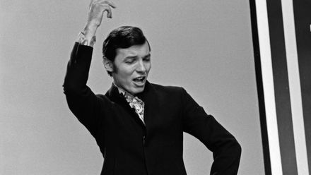 Za peníze vydělané ve fabrice jsem sháněl desky, vzpomínal na své začátky Karel Gott