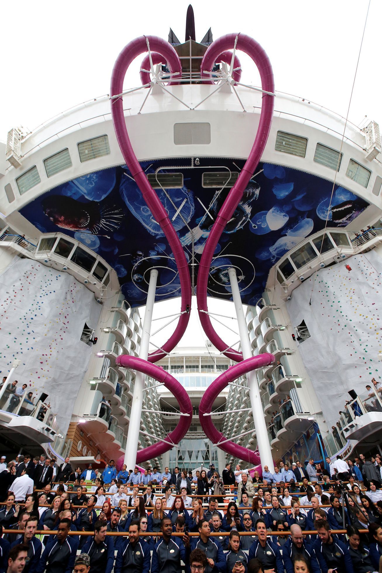 Harmony of the Seas - největší parník světa si převzal majitel