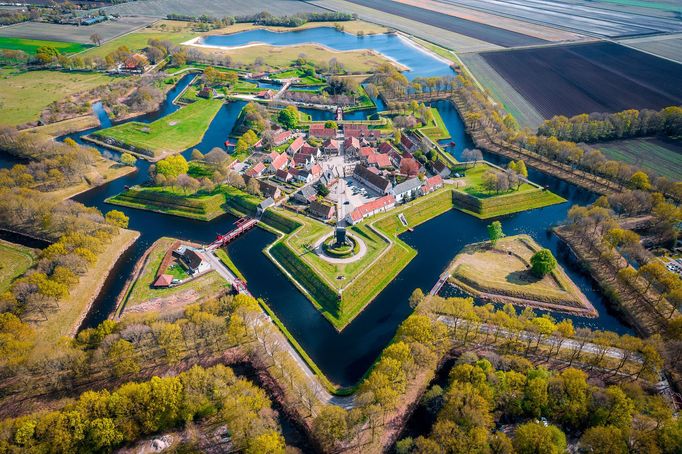 Bourtange, Nizozemsko. Pohled na různé městské aglomerace ve světě.