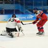 David Krejčí dává gól v nájezdu v zápase Česko - Švýcarsko na ZOH 2022 v Pekingu
