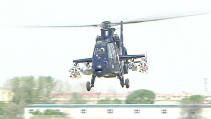 Útočná helikoptéra WZ-19, kterou si vyrobili Číňané, zvládla první let ve městě Charbin. Má dva motory a může nést 8 raket.
