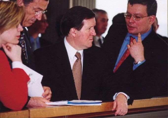 Po návratu z USA byl od srpna 2001 jmenován vládním zmocněncem pro přípravu summitu NATO v Praze v roce 2002. O rok později se opět stal náměstkem ministra zahraničí. Ve funkci skončil v srpnu 2003. V témže roce údajně odmítl nabídku ODS stát se jejím kandidátem na eurokomisaře. ODS ho na stejnou funkci navrhovala i v říjnu 2009, vláda nakonec nominovala Štefana Füleho. (Inspekční cesta tehdejšího generálního tajemníka NATO George Robertsona v roce 2002 do Prahy.)