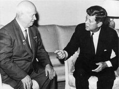 Nikita Chruščov a John.F.Kennedy.