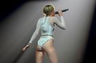 Ceny MTV si rozdělily jointová Miley a létající Katy