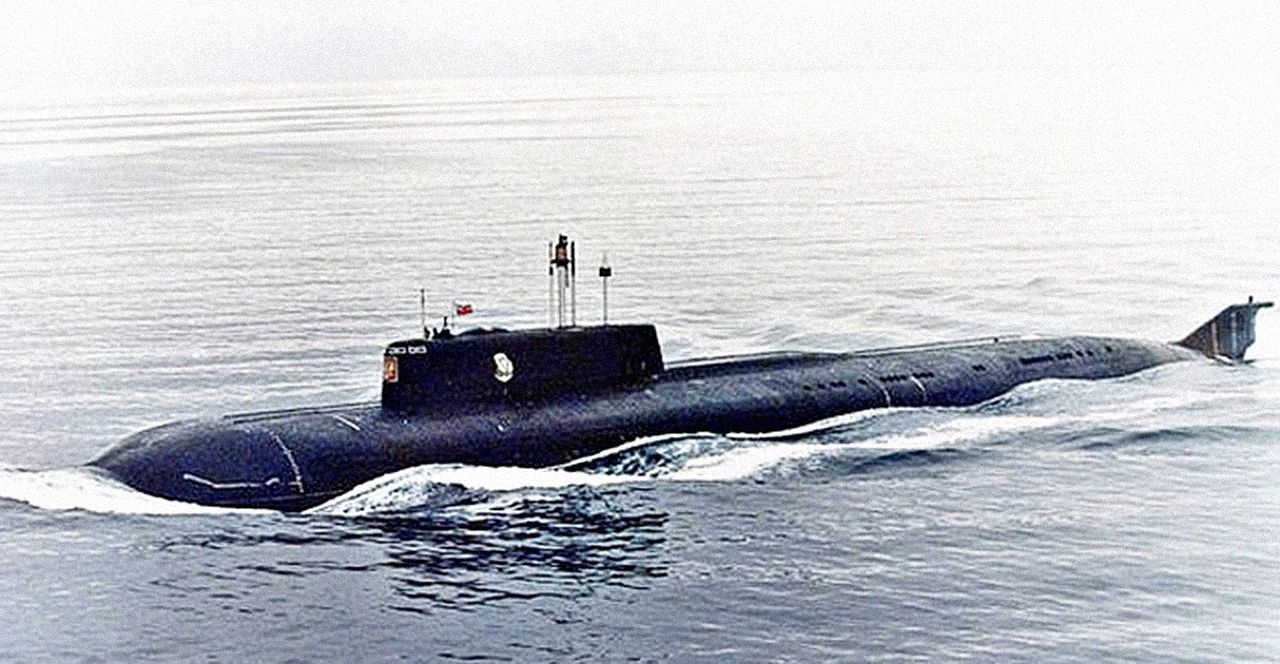 Jednorázové užití / Fotogalerie / Uplynulo 20 let od smrtící katastrofy jaderné ponorky Kursk / M a Y