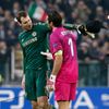 Liga mistrů Juventus - Chelsea (gólmani Petr Čech a Gigi Buffon)