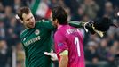 Liga mistrů Juventus - Chelsea (gólmani Petr Čech a Gigi Buffon)