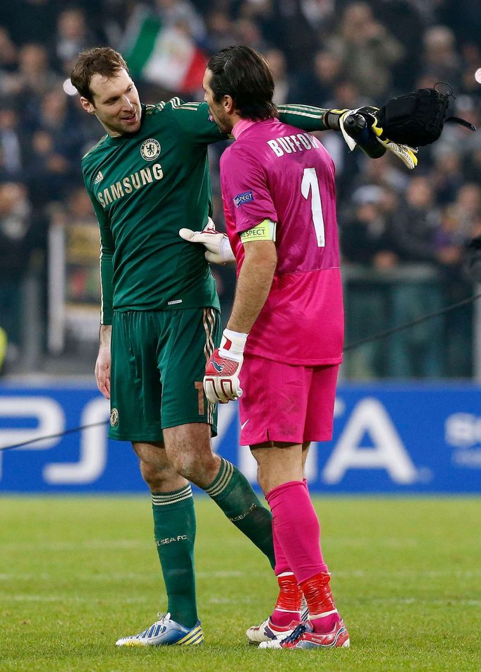 Liga mistrů Juventus - Chelsea (gólmani Petr Čech a Gigi Buffon)