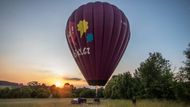 Každý balón během letu doprovází servisní vozidlo, na které se balón po přistání naloží.