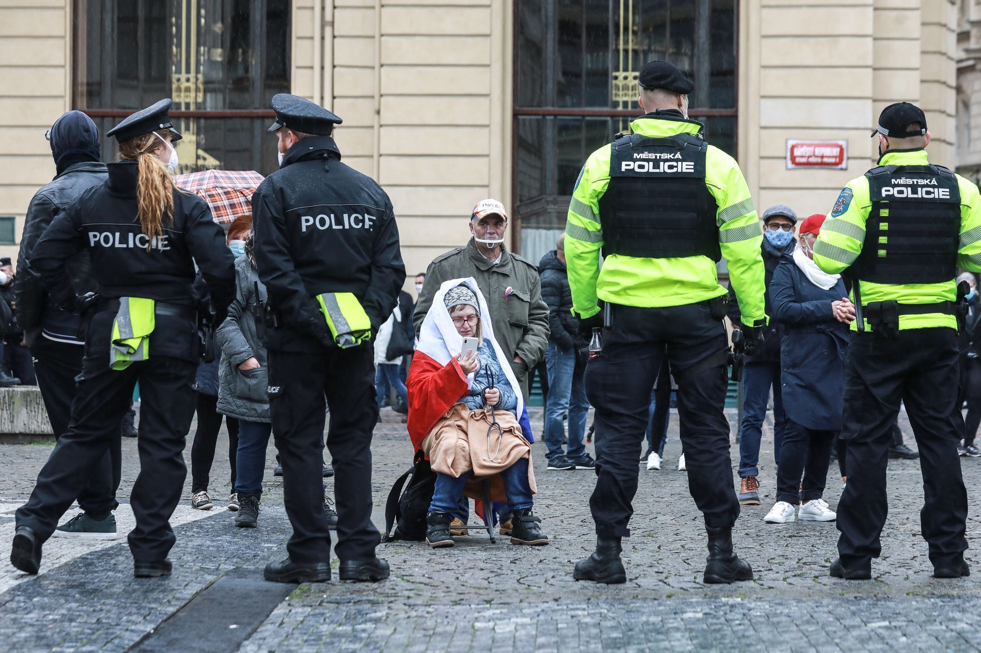 Demonstrace proti omezování svobod, koronavirus, Náměstí republiky, 28. 10. 2020