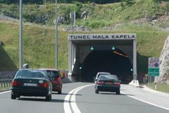 Video: Chorvatská policie honí Čecha. Jel 246 km/h