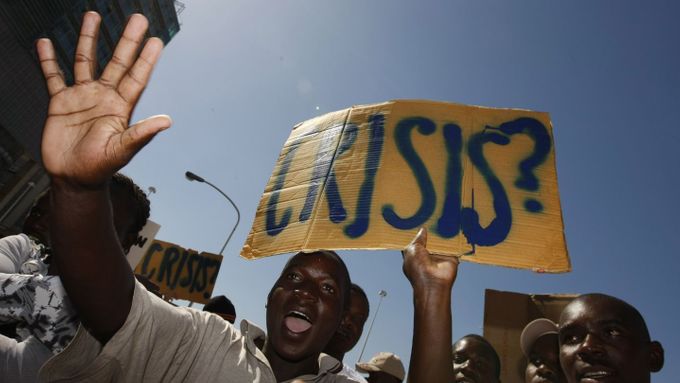 Zimbabwané protestují proti Mugabeho režimu v Kapském Městě v sousední JAR