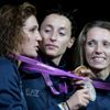 Olympijské medailistky v šermu - Italky: zlatá Elisa Di Francisca, stříbrná Arianna Errigo a bronzová Valentina Vezzali na OH 2012 v Londýně.