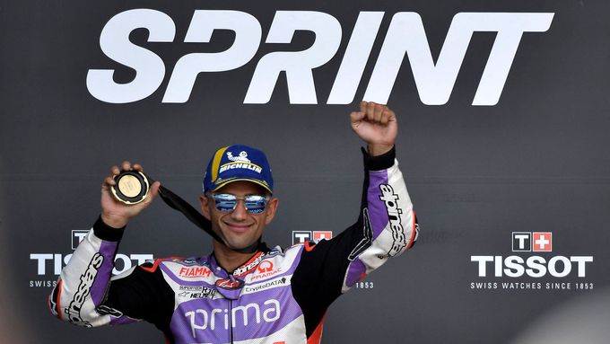 Jorge Martin slaví vítězství ve sprintu v rámci VC Valencie MotoGP 2023