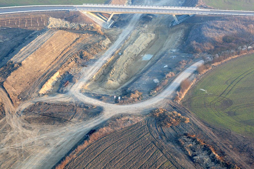 Letem nad Českým středohořím a dálnicí D8