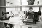 Výrobce šicích strojů Lada mohl slavit sto let. Pohřbil ho rozpad Sovětského svazu